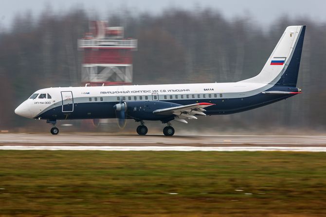 Avion IL-114