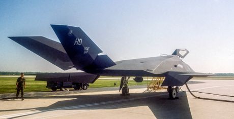 Avion F-117
