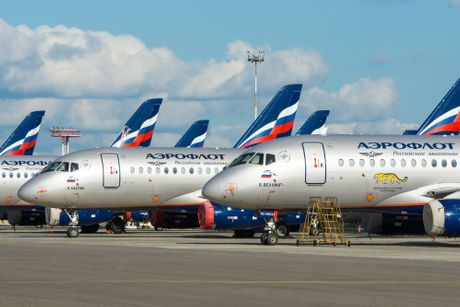 SSJ 100 SuperJet SSJ 100 SuperJet