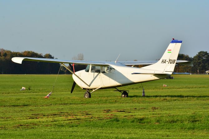 Cessna 182D Skylane (HA-TUB)