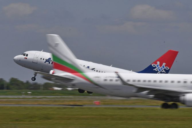 Air Serbia Er Srbija Bulgaria Air Embraer E190 E195 avion Air Serbia Er Srbija Bulgaria Air Embraer E190 E195 avion