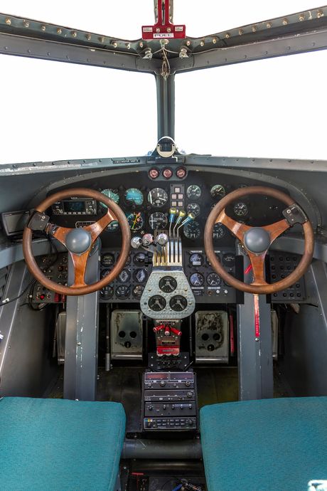 Avion Ford trimotor kokpit