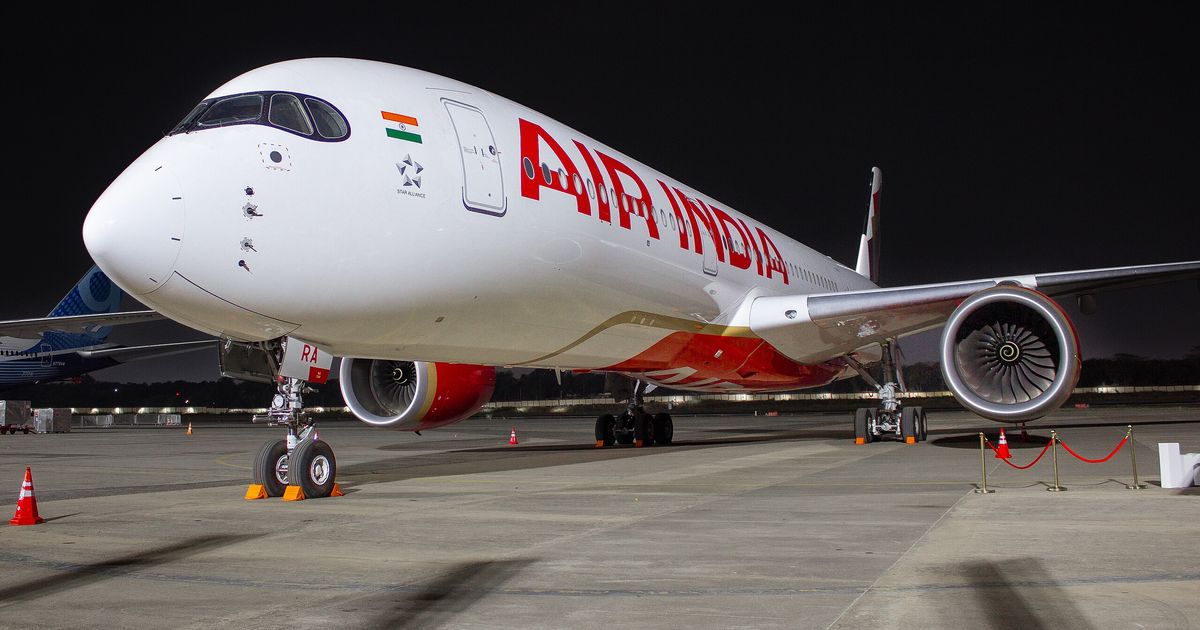 Dupli baksuz: Let prekinut i vraćen na polazni aerodrom, po sletanju motor usisao kontejner Dupli baksuz: Let prekinut i vraćen na polazni aerodrom, po sletanju motor usisao kontejner