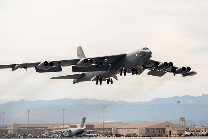Boeing B-52  Stratofortress