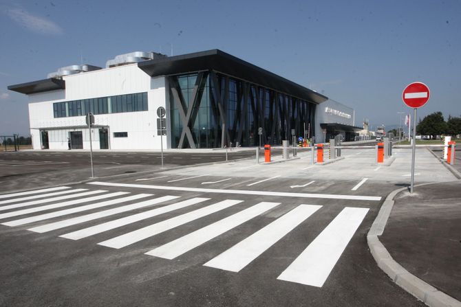 NIŠ AERODROM PREDSEDNIK