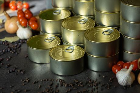 Zalihe mačije hrane