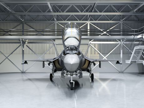 Letelica u hangaru