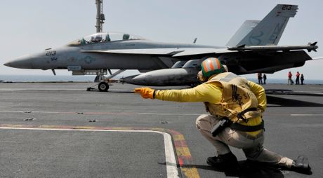 Nosač aviona Abraham Linkoln USS Abraham Lincoln Nosač aviona Abraham Linkoln USS Abraham Lincoln