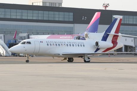 Srbija Francuska Aleksandar Vučić Emanuel Makron poseta doček aerodrom avion