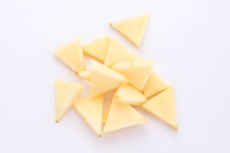 Kockice oljuštene jabuke