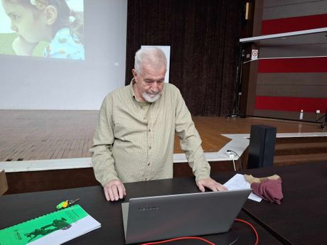 Šta bi bilo sa Zemljom kad ne bi bilo Meseca? Poznati niški profesor odgovara na ovo pitanje