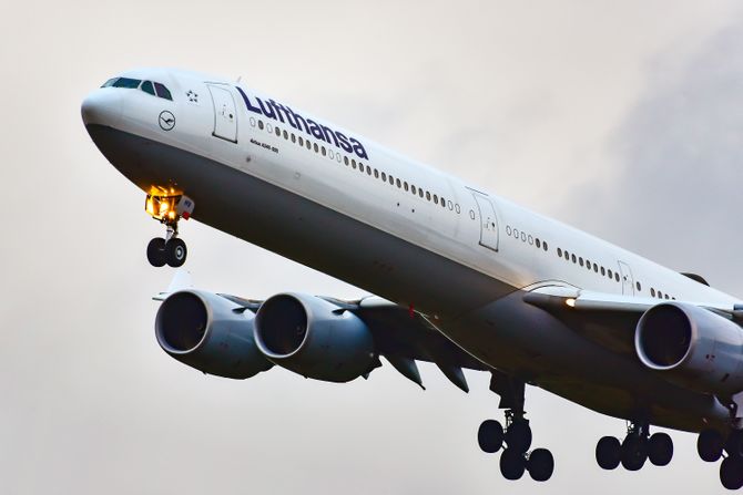 Lufthansa Airbus A340