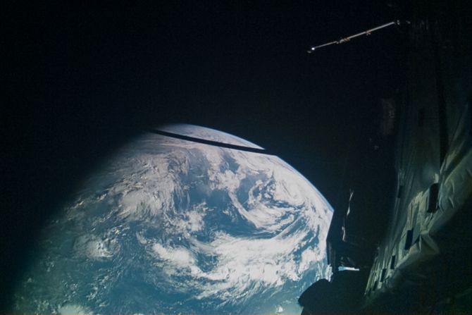 Pogled ka Zemlji iz letelice Đus