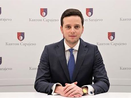 Nihad Uk, Premijer KS