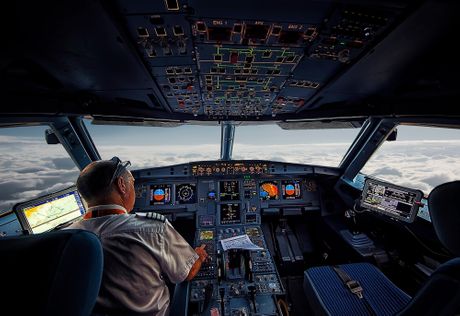 Airbus A320 kokpit Airbus A320 kokpit