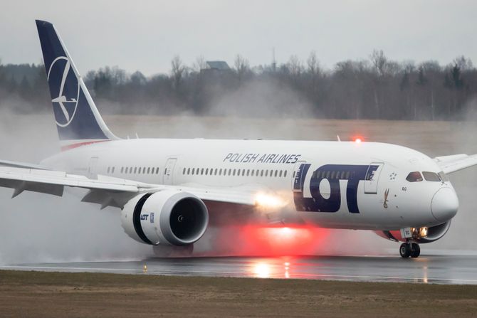 LOT Boeing 787