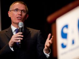 Stelantis Karlos Tavares, Carlos