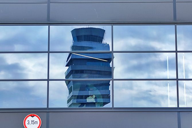 Aerodrom Beograd Nikola Tesla SMASTA toranj Aerodrom Beograd Nikola Tesla SMASTA toranj