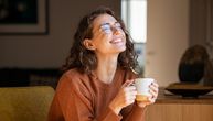Topli zimski napici kao ritual brige o sebi: Biljni latte recepti za praznične dane