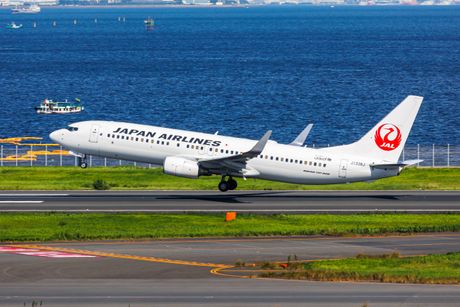 JAL Boeing 737 JAL Boeing 737