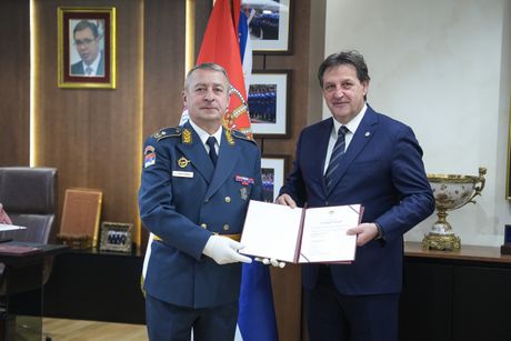 Ministar Gašić uručio ukaze o unapređenjima i postavljenjima na nove dužnosti