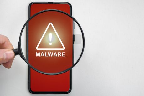 Mobilni telefon, malver, malware, haker