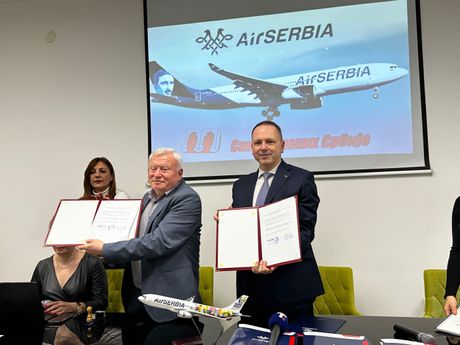 U AVIONIMA ER SRBIJE UPUTSTVA I NA BRAJEVOM PISMU