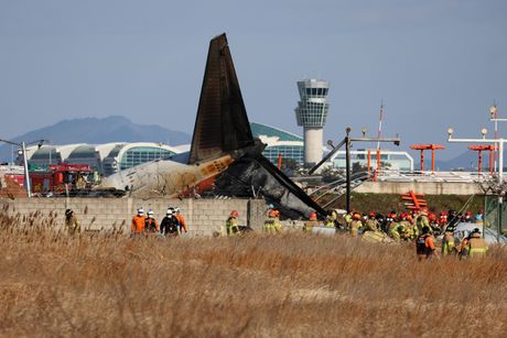 Južna Koreja, avionska nesreća, avion udario u zid Južna Koreja, avionska nesreća, avion udario u zid