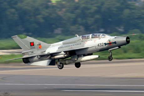 Chengdu J-7 Chengdu J-7