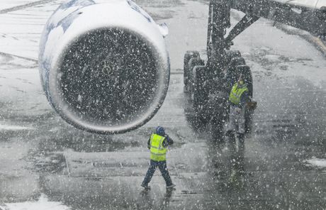 Sneg na aerodromu Sneg na aerodromu