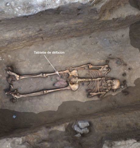 Pokojnik iz groba F2199