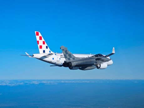 Hrvatska, Rafalei, avion Croatia Airlinesa s Hrvatskom rukometnom reprezentacijom