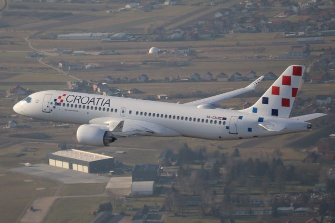 Hrvatska, Rafalei, avion Croatia Airlinesa s Hrvatskom rukometnom reprezentacijom