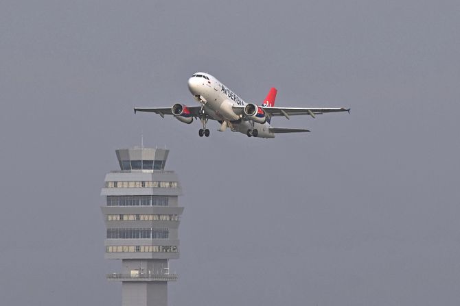 Air Serbia Airbus A319, SMATSA kontrola letenja toranj