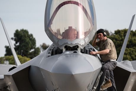 Lockheed Martin F-35 Lightning II Lockheed Martin F-35 Lightning II