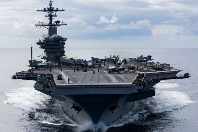 Nosač aviona USS Carl Vinson Nosač aviona USS Carl Vinson