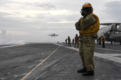 Nosač aviona USS Carl Vinson Nosač aviona USS Carl Vinson