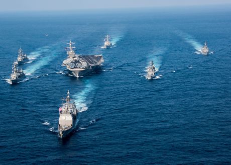 Nosač aviona USS Carl Vinson Nosač aviona USS Carl Vinson