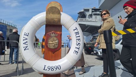 Italijanski nosač aviona Trst Trieste