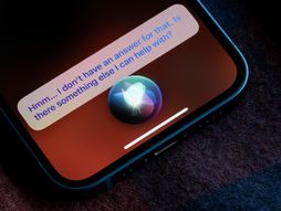 iPhone, Siri