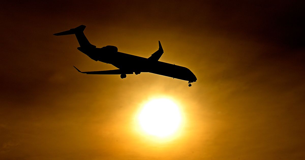 Haos na aerodromima u najavi: Tramp preti ukidanjem dozvola za kanadske avione, ugrožene hiljade letova Haos na aerodromima u najavi: Tramp preti ukidanjem dozvola za kanadske avione, ugrožene hiljade letova