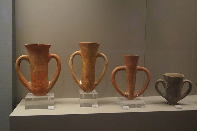 Depata Amphikypellon, Troja