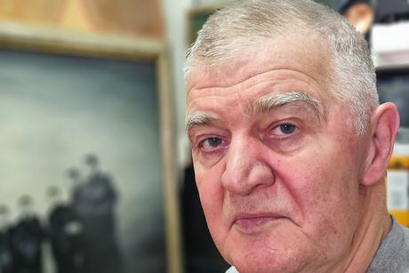 potpukovnik Đorđe Ivanov, autor makete MiG-29 1999. godine potpukovnik Đorđe Ivanov, autor makete MiG-29 1999. godine