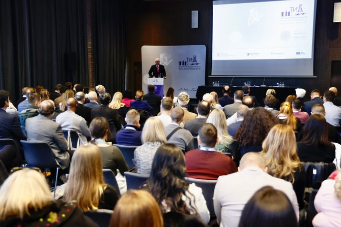 Teslini inovacioni dani