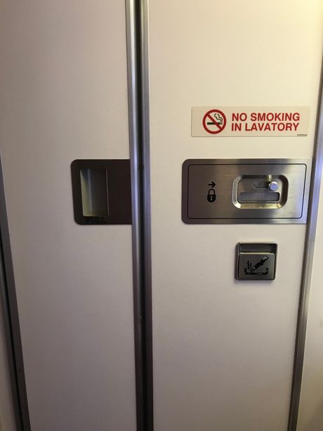 Avionski toalet Avionski toalet