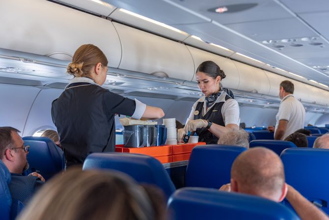 Posluženje u avionu Posluženje u avionu