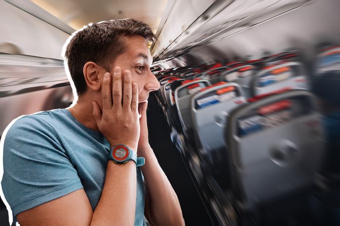 Uplašeni putnik u avionu