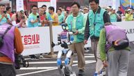 Roboti na polumaratonu u Kini, trče uz pratnju, menjaju im baterije: Ko ima bolje vreme - čovek ili mašina?