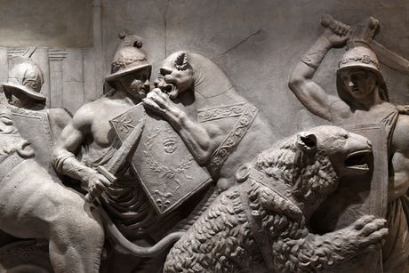 Gladijatori u borbi sa životinjama