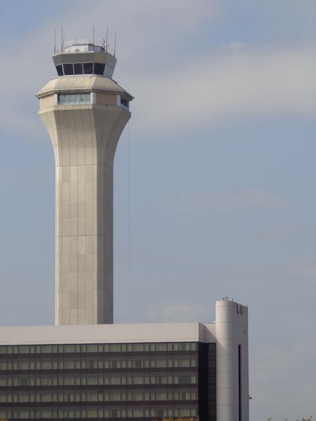Kontrolni toranj na Aerodromu Njujark Kontrolni toranj na Aerodromu Njujark